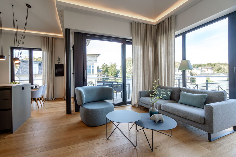 Wohnzimmer mit schönen Vorhängen
